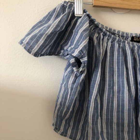 Off the Shoulder Crop Top - Picture 2 of 6